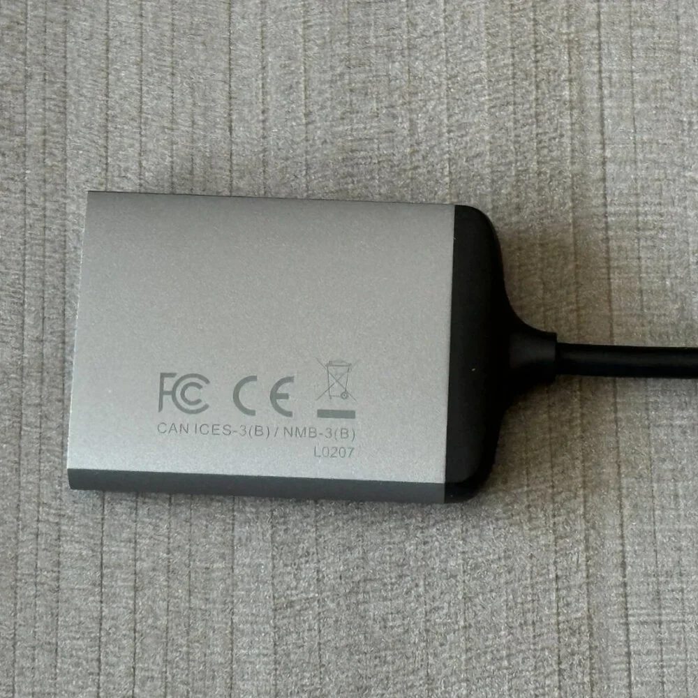 Satechi card reader